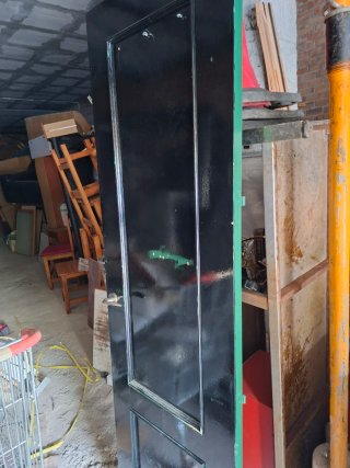 Puerta de Madera Negra 62cm