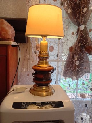 Lámpara de mesa antigua