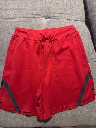 Pantalón corto Adidas rojo