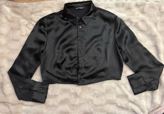 Camisa Negra Satinada Corta