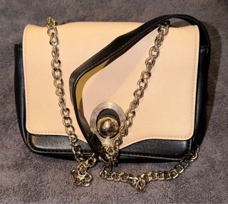 Bolso de fiesta bicolor con cadena