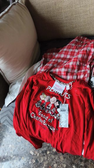Pijama Peanuts Charlie Brown Rojo Talla XL