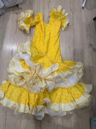Vestido de flamenca amarillo y blanco
