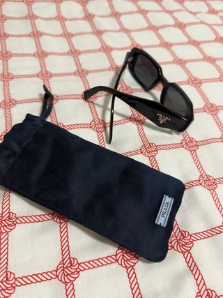 Gafas de sol Prada negras
