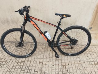 Bicicleta de Montaña Poison Negra y Naranja