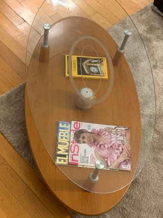 Mesa de centro ovalada de madera y cristal