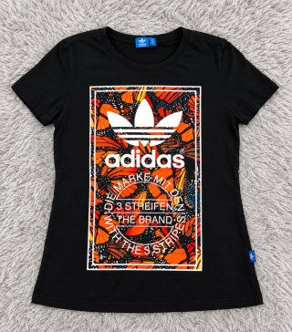 Camiseta Adidas Negra con Estampado
