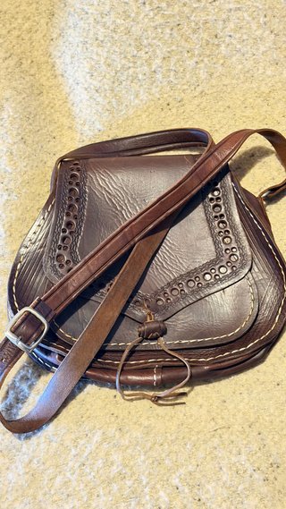 Bolso de cuero marrón