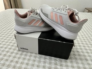 Zapatillas Adidas Blancas y Rosas