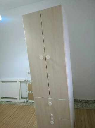 Armario de Madera con Cajones