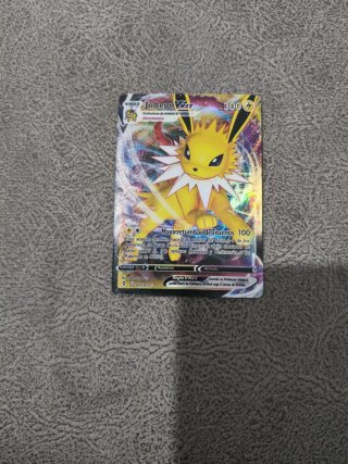 Carta Pokémon Jolteon VMAX