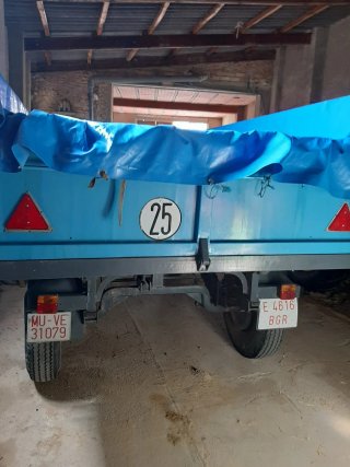 Remolque Agrícola Azul basculante