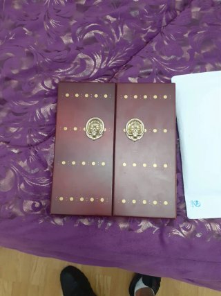 Caja de Madera con Monedas china certificadas.
