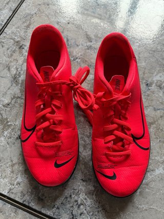 Botas de fútbol Nike rojas