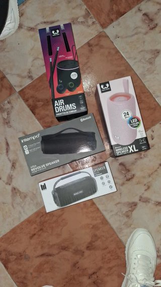 Lote de 4 Altavoces Bluetooth y Air Drums nuevos