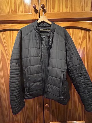 Chaqueta acolchada negra de hombre