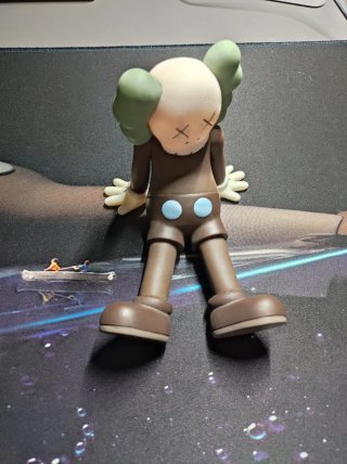 Figura KAWS Holiday