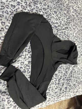 Chaqueta Negra con Capucha