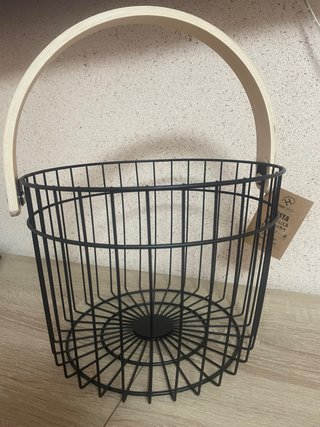 Cesto de Hierro Negro con Asa de Madera