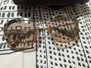 Gafas de sol con montura estampada