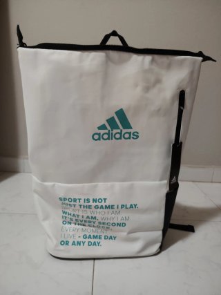 Mochila adidas Blanca y Turquesa