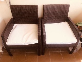 Set de 2 Sillas de Ratán con Cojines ,sofa y mesa