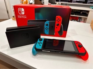 Nintendo Switch con caja y accesorios