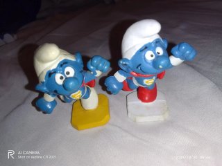 2 Figuras de Pitufos Superhéroes