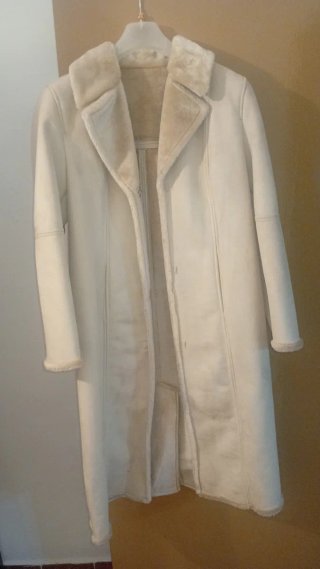 Abrigo largo beige con interior de pelo