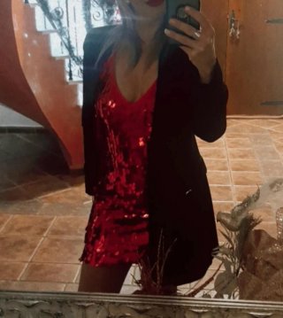 Vestido de fiesta midi rojo de lentejuelas