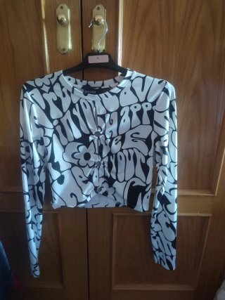 Top Bershka Estampado Blanco y Negro Talla L