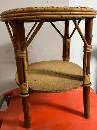 Mesa Redonda de Mimbre