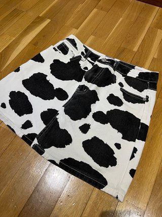 Falda corta con estampado de vaca