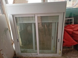 Ventana de Aluminio Corredera con persiana