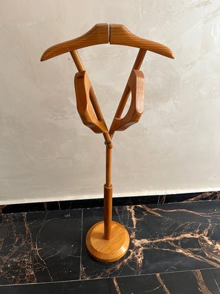 Expositor de Ropa Vintage de Madera