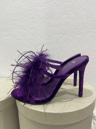 Tacones Zara Terciopelo y Plumas Morados T36
