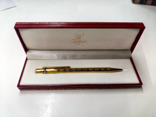 Bolígrafo Must de Cartier bañado en oro