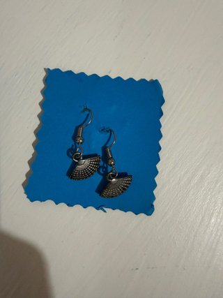 Pendientes Plateados con Forma de Abanico