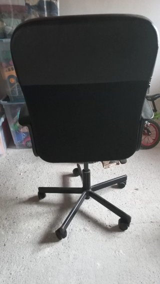 Silla de despacho negra