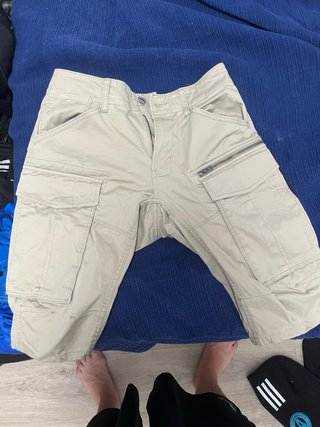 Pantalón corto cargo beige