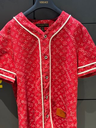 Camisa Louis Vuitton x Supreme Roja