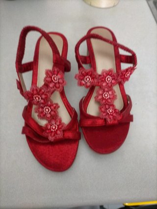 Sandalias Rojas con Flores y Brillo