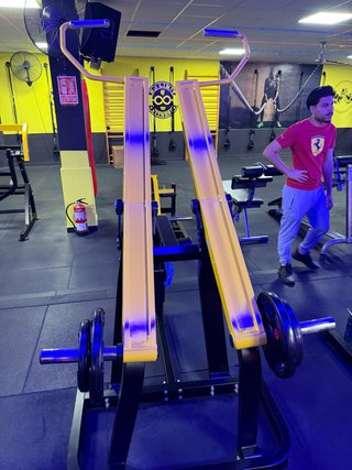 Máquina de gimnasio para press de hombro