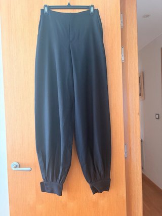 Pantalón bombacho negro Zara