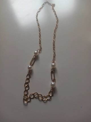 Collar Dorado con Perlas