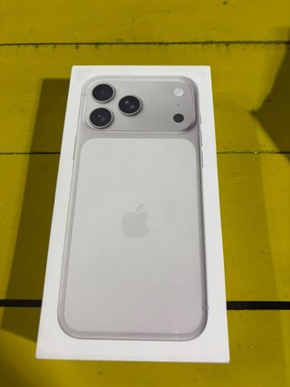 iPhone 17 Pro max 100% De bateria Plateado