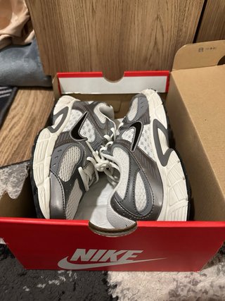Zapatillas Nike Blancas y Grises