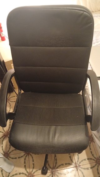 Silla de oficina negra