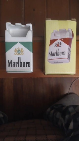 Cenicero Marlboro con Caja nuevo