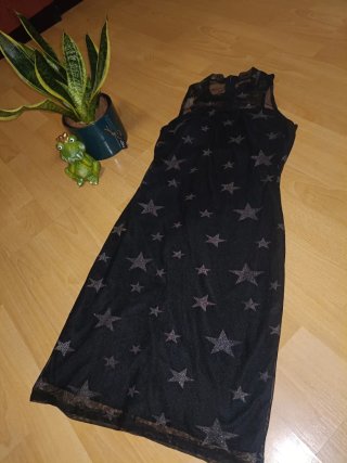 Vestido negro con estampado de estrellas